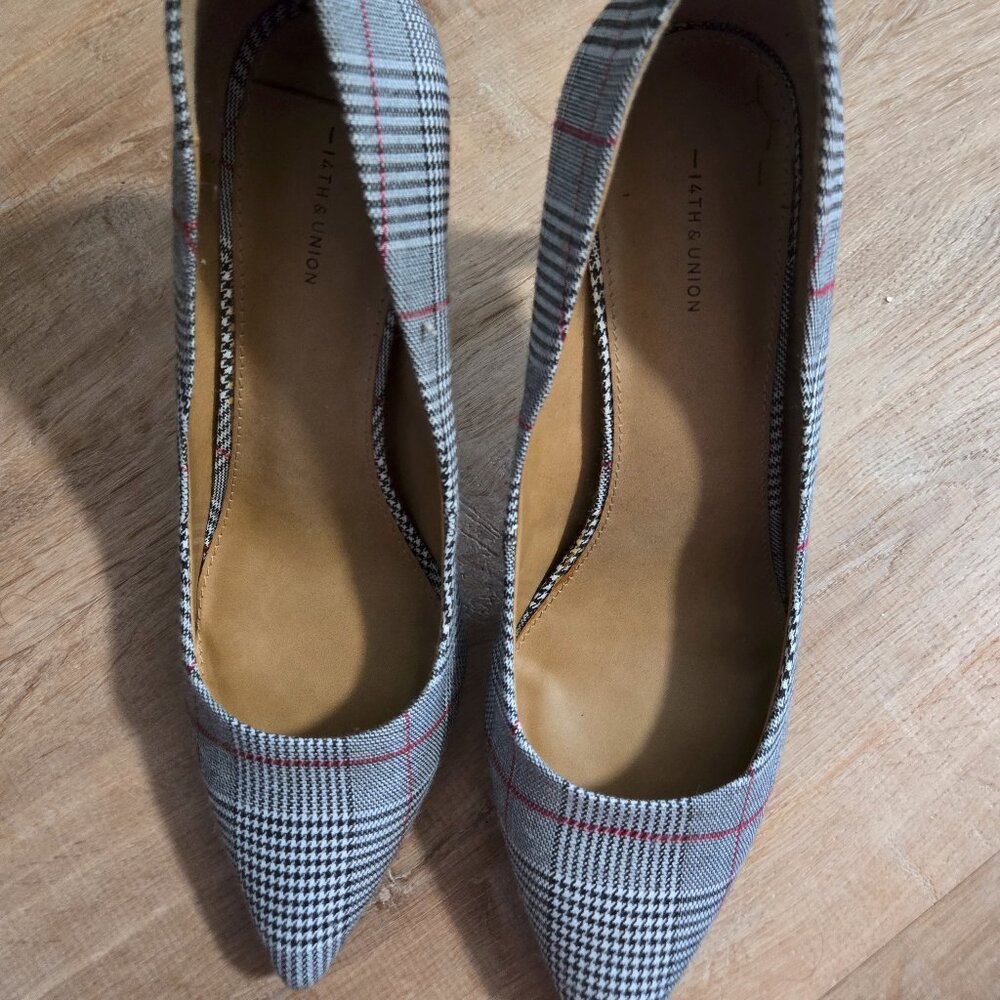 grey shoes